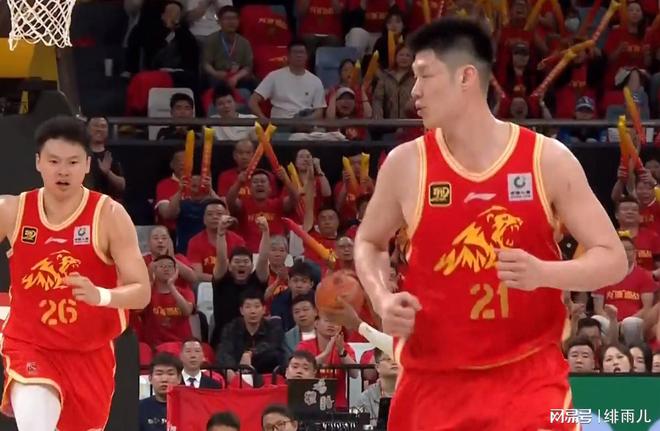 加强版胡金秋！男篮强力内线将驰援杜锋，保送广东队重返总决赛？...