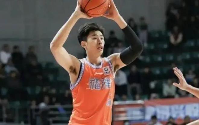 曝邹阳转会费高达8000万，北控犹豫了；四川队出售CBA得分王