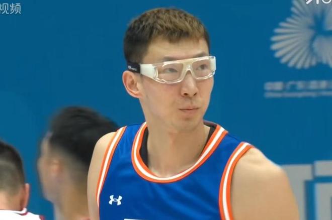 三战全胜稳居小组第一!四川队33分大胜,胡金秋33+6周琦25+11!