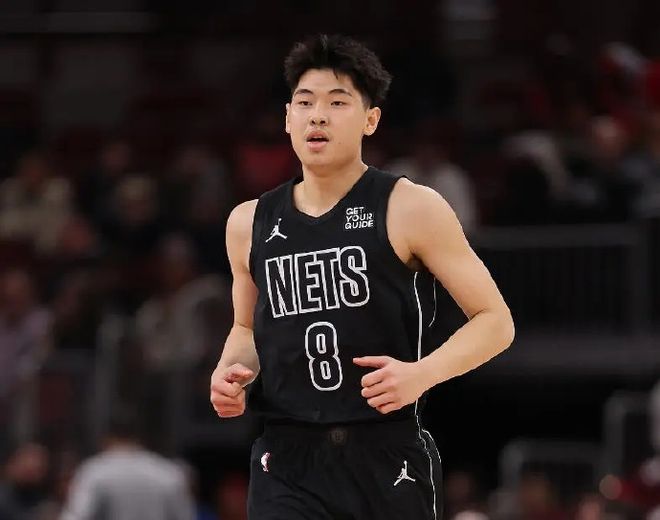 天天被键盘侠网暴?杨瀚森的处境一人最懂,小崔7个字送给小杨