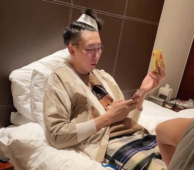 看看周琦,再看李贤重!中国篮球不缺天才,缺的是没有退路的决心