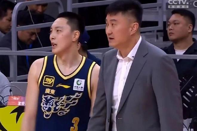 广东男篮新赛季12人大名单，四外援顶级，八人争取轮换，实力恐怖...