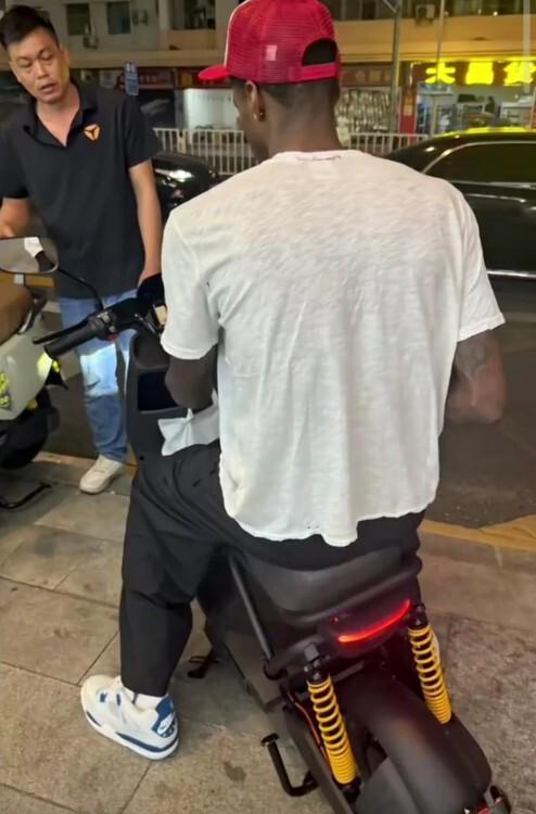 标配!广东新援完成入队仪式 他是新赛季冲冠重要因素