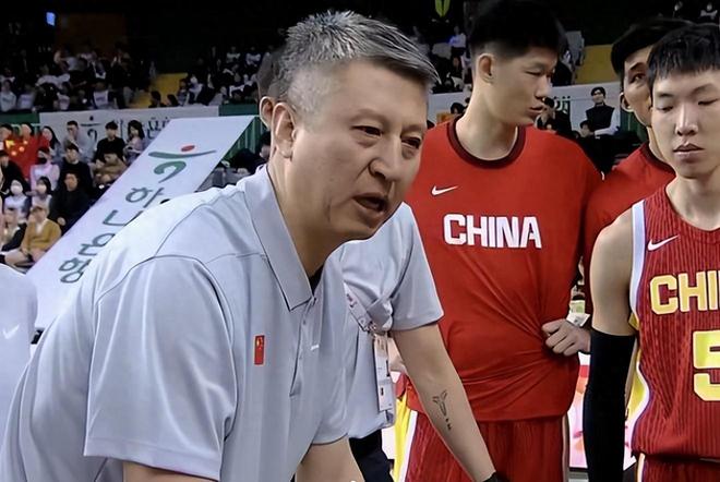 太不像话!男篮三大球星14中0,惨不忍睹,自动降薪吧,太丢人了