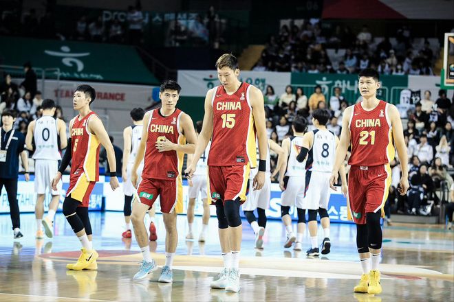 连输两场,实力差距明显!中国男篮和世界篮球脱轨?