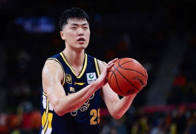 看不下去!廣東兩將表現(xiàn)辣眼睛 球迷質(zhì)疑杜鋒用人選擇