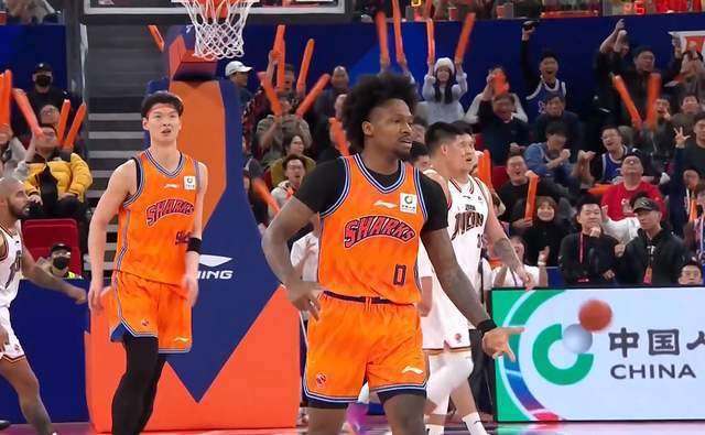 拒绝爆冷!上海男篮强势逆转,张镇麟首秀12中3,王哲林14分13板