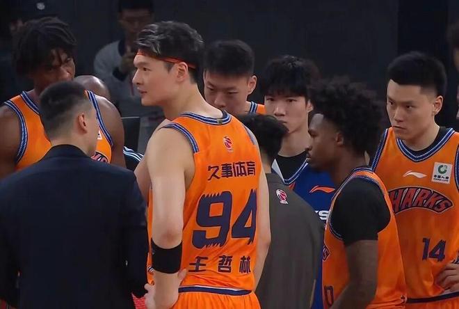 上海男篮逆转吉林,三大隐患明显,王哲林14+13姜伟泽空砍22+4+5