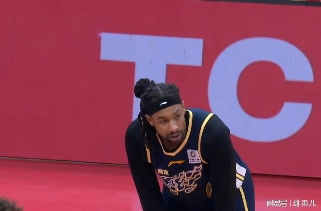 裁掉薩林杰？廣東隊(duì)被迫引進(jìn)“黑又硬”大外援，力保杜鋒進(jìn)總決賽