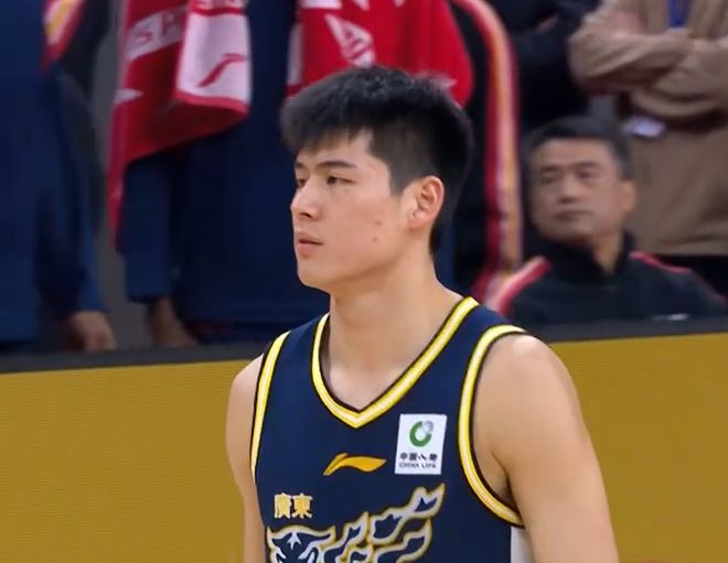 不得不說！胡明軒應(yīng)該讓出首發(fā)，由19歲小將陳家政代替