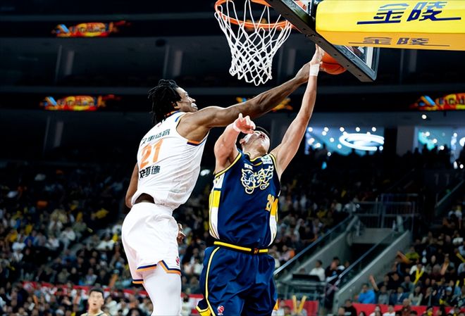 主場40分慘敗,杜鋒賽后點(diǎn)評引爭議,鋒線無力成硬傷