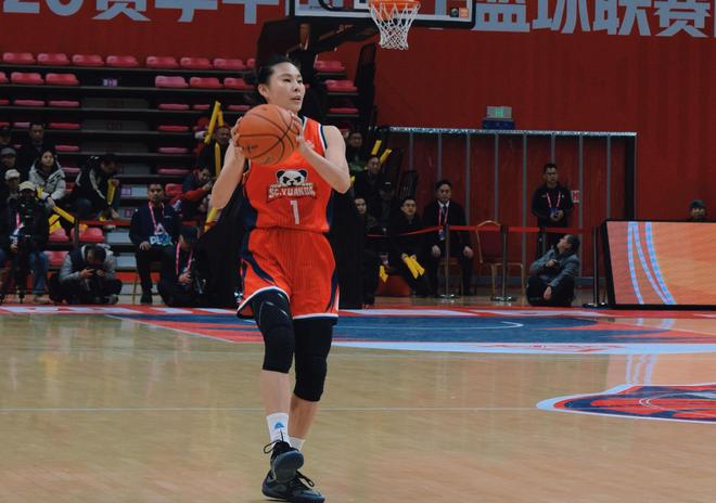 擊敗聯(lián)盟第1！中國女籃30歲王牌歸來5勝0負(fù)不敗：宮帥需重用她？