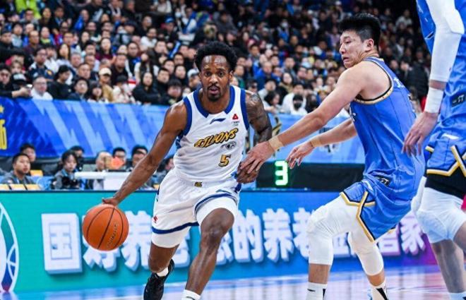 CBA排名大亂！廣廈穩居第1，廣東慘遭40分大敗，山東逆襲反超北京