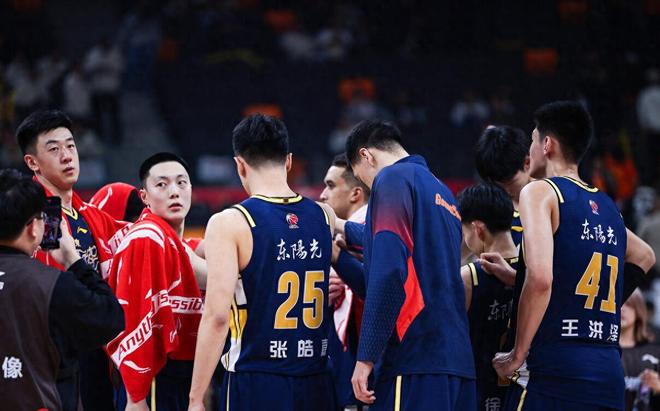 40分大敗！廣東隊兩缺點暴露，杜鋒奪冠無望，胡明軒+徐杰只進5球