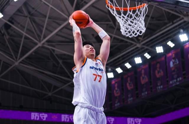 CCTV5直播！上海VS新疆嚴(yán)陣以待，張鎮(zhèn)麟漸入佳境，盧偉拒絕爆冷