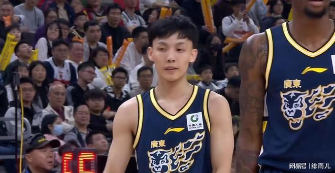 朱芳雨賭對(duì)了！CBA“暴力鋒衛(wèi)”將馳援杜鋒，保送廣東隊(duì)進(jìn)總決賽