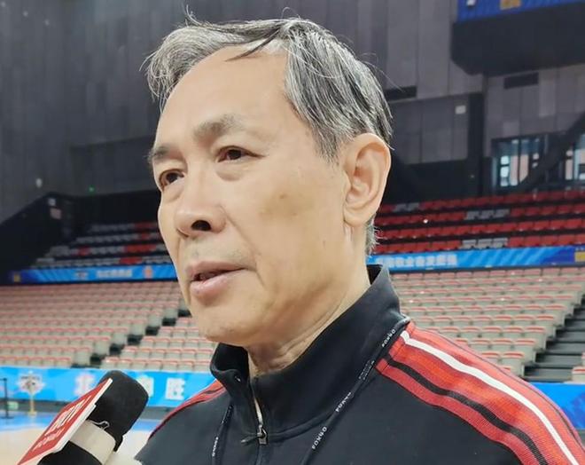 許利民：周琦眼睛受傷今晚缺席，目前傷員很多望大家保持信心