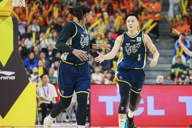 破案了！廣東隊(duì)首吞連敗原因找到，杜鋒用錯(cuò)兩人，徐杰低迷背鍋