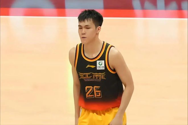 CBA：龐崢麟26+13創新高，碾壓國手后衛，爆冷終結強敵八連勝