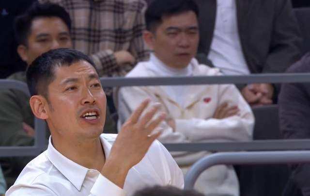 就這還奪冠？遭魚腩絕殺輸?shù)帽锴?，杜鋒被張慶鵬上一課，徐杰低迷