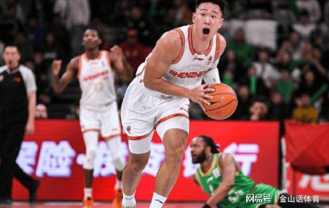 唉！打29分鐘，10投2中，在場(chǎng)上一頓亂扔，球迷:他有啥培養(yǎng)價(jià)值？