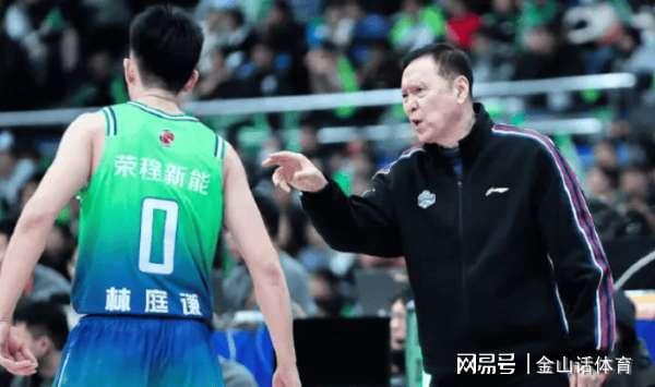 又贏了！69歲老帥接手“爛攤子”，如今率隊(duì)3連勝，網(wǎng)友:貴叔牛逼