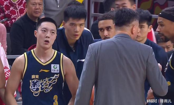 最新消息！廣東強力鋒衛正式到位，杜鋒為他放棄“白矮”？