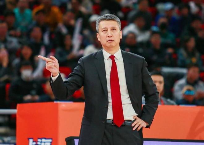 世預(yù)賽名單大調(diào)整，周琦、趙睿受傷，余嘉豪召回，深圳雙星有機(jī)會(huì)