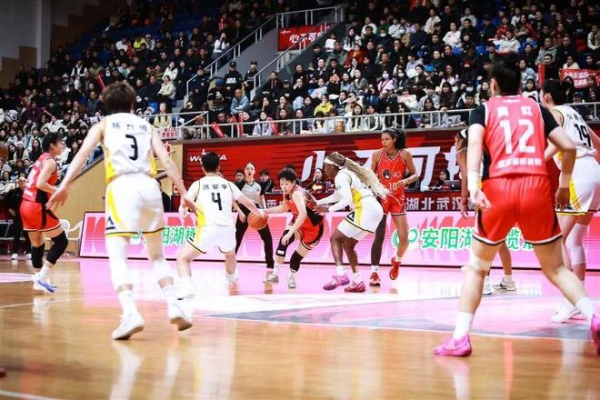 球迷的吶喊，商家的算盤！武漢盛帆女籃煉成WCBA“生意精”