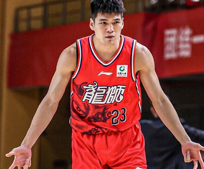 郭艾倫連14場傷停廣州大勝北控 陳國豪因“回避條款”只打一節