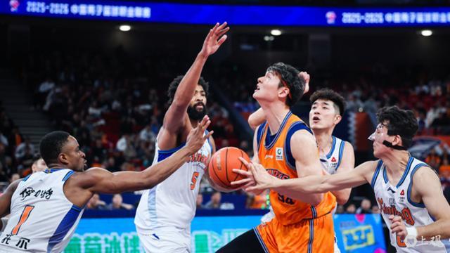 上海男籃力克新疆隊，收獲聯賽兩連勝