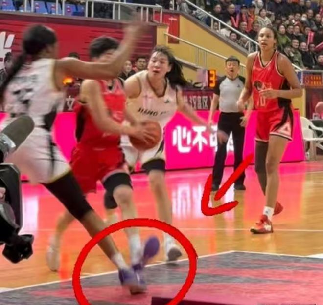 孫麗被墊腳肇事者遭重罰，王佳琦受傷阿利恩無動于衷