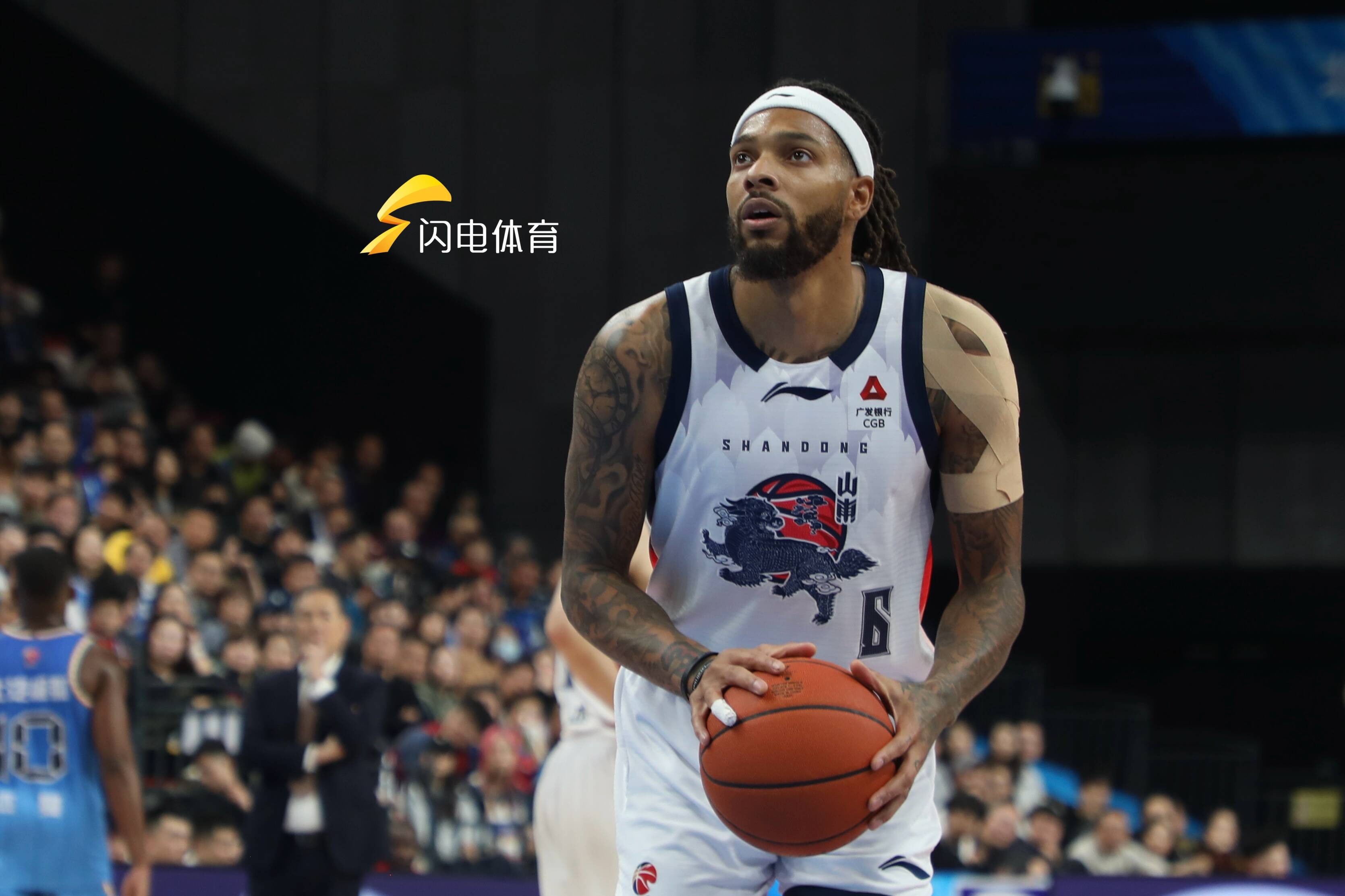 鮑威爾狂砍23分，山東高速男籃77-68戰勝吉林