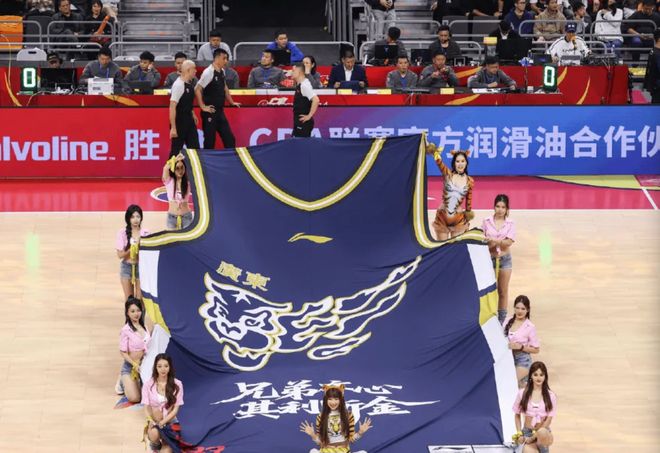 不得不說！深圳隊(duì)夠義氣：誰欺負(fù)廣東隊(duì)，我就欺負(fù)他