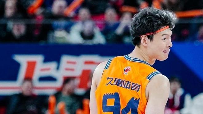 王哲林的32歲生日愿望：希望有一天，我們可以站上那個(gè)領(lǐng)獎(jiǎng)臺(tái)