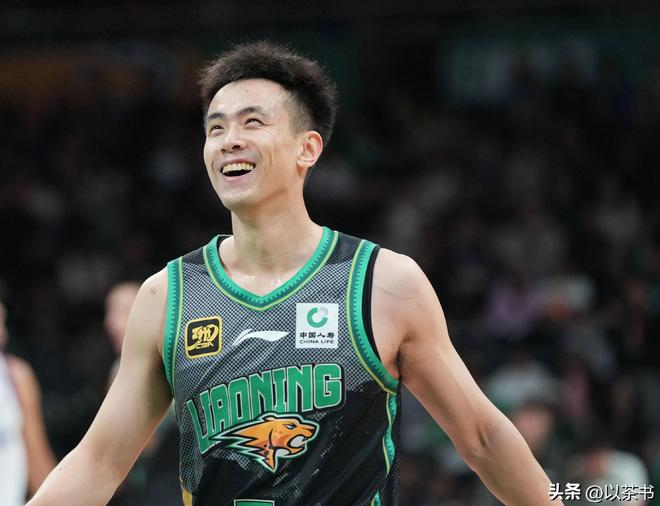 趙繼偉：年薪高達(dá)600萬，曾拿4次CBA總冠軍，妻子是人藝話劇演員