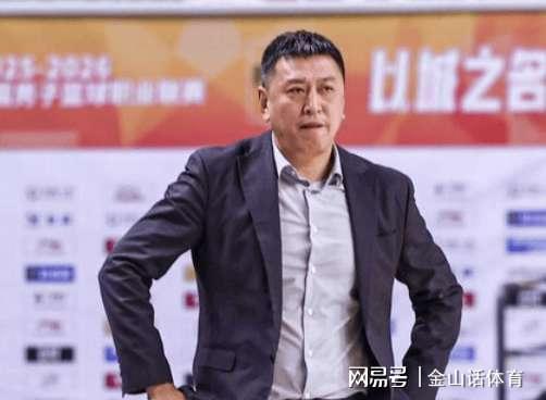 又輸了！45歲少帥，上任后5勝12負(fù)，將季后賽球隊(duì)，帶到了倒數(shù)第3