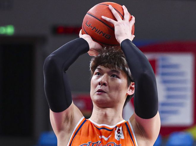 上海13戰12勝：超廣東升聯賽第二 王哲林夢游仍大勝劍指沖冠