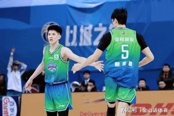 不簡(jiǎn)單！69歲老帥率“平民球隊(duì)”，掀翻大黑馬，豪取一波4連勝！