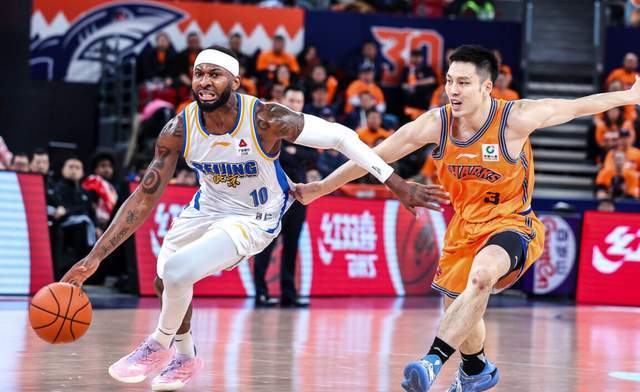 CBA爭冠形勢(shì)大變！兩大豪門轟然倒下，上海成攪局者，黑馬俯沖前4