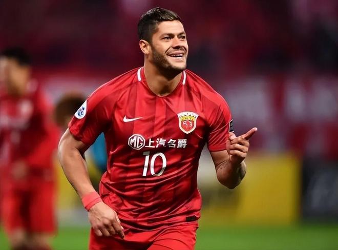 上港中鋒位置有望迎來新援助陣，已跟著俱樂部冬訓(xùn)，踢過亞冠主力