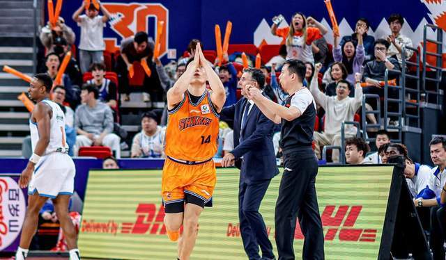 CBA積分榜最新排名！廣廈七連勝第一太穩，廣東上海哄搶第二