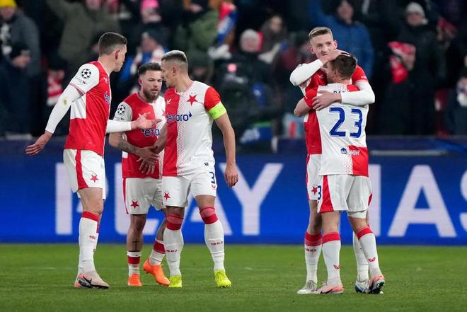 斯拉維亞中場：半場2-2巴薩的時候，我們認為有機會拿到一分