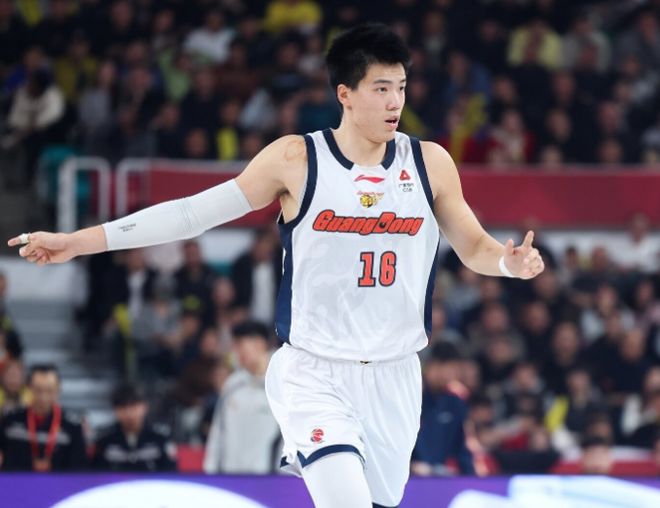 虛驚一場(chǎng)！廣東國手焦泊喬崴腳被攙扶退賽 無大礙出席發(fā)布會(huì)