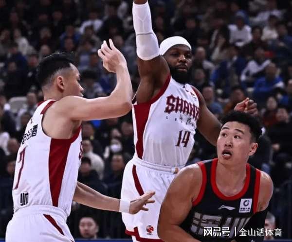 真是刺兒頭啊！在場上各種斗狠，垃圾時間猛刷分，正負值倒數第1