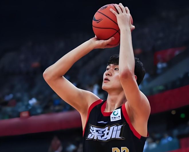 贏山西10分！CBA名記大贊深圳隊1人：擁有這樣的球員，很幸運