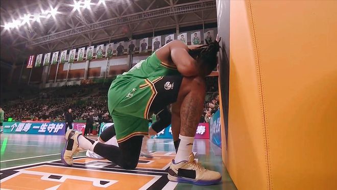 山東男籃硬氣！硬杠裁判爭議，險勝遼寧男籃，高詩巖末節霸氣12分