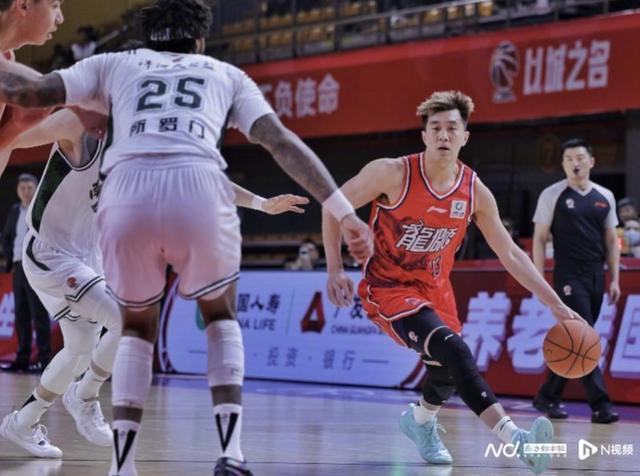郭艾倫復出廣州男籃戰勝南京隊，徐昕：他對我們非常有幫助；此前其眼睛被隊友誤傷致結膜破碎縫了40多針