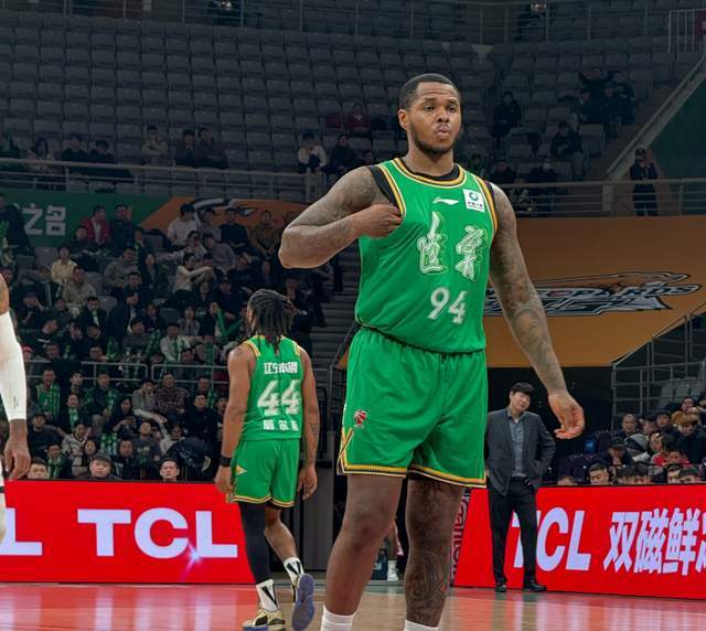 遼籃第一混子外援出現！場均僅5分還不被裁，楊鳴被障眼法欺騙了