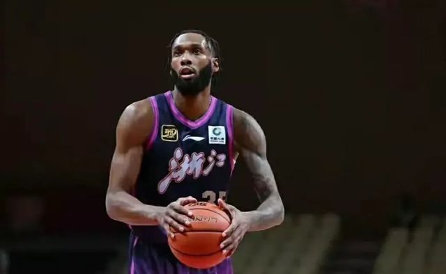 CBA最新消息！曝頂級外援加盟遼寧男籃，上海男籃留用弗格